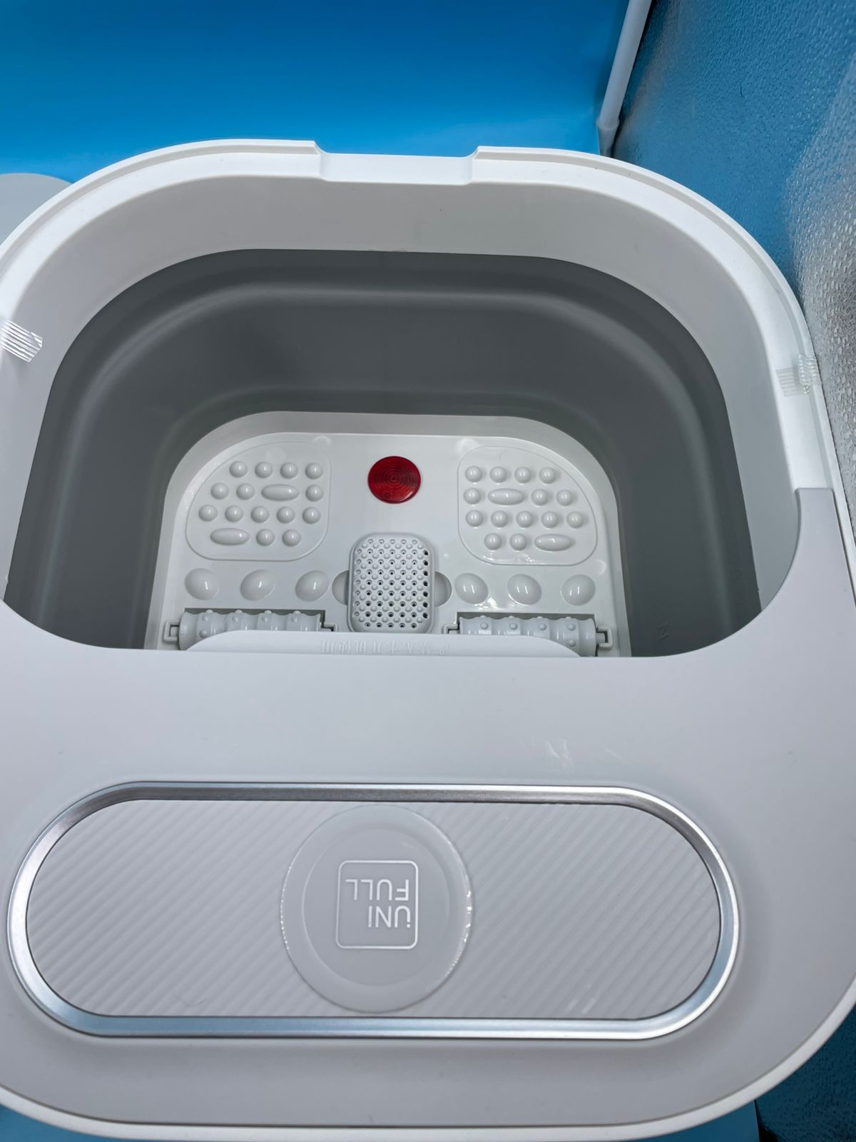 Bañera plegable para pies con rodillos de calor y masaje.