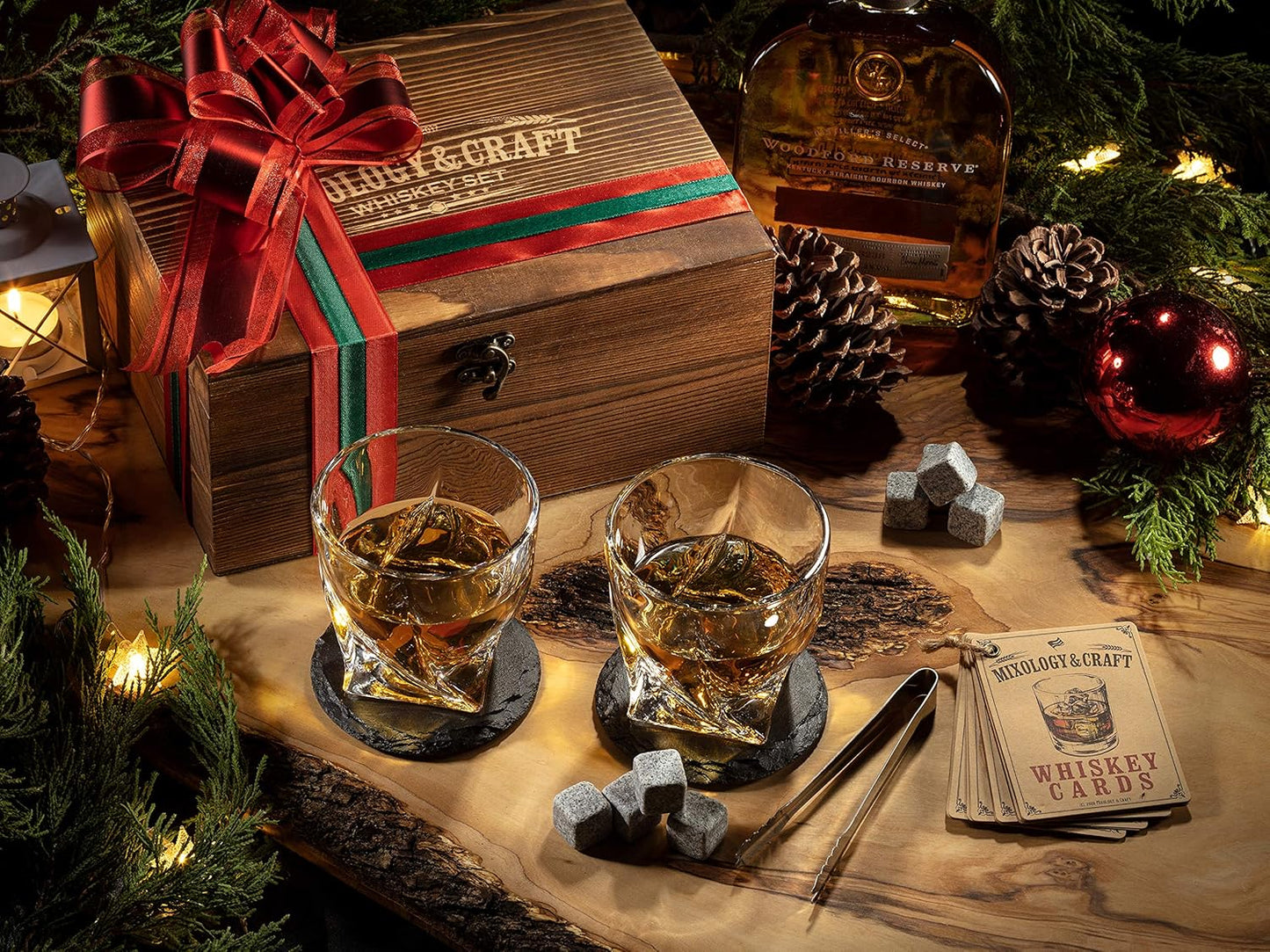 Juego de regalo de piedras y vasos de whisky y tarjetas de cóctel.