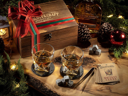 Juego de regalo de piedras y vasos de whisky y tarjetas de cóctel.