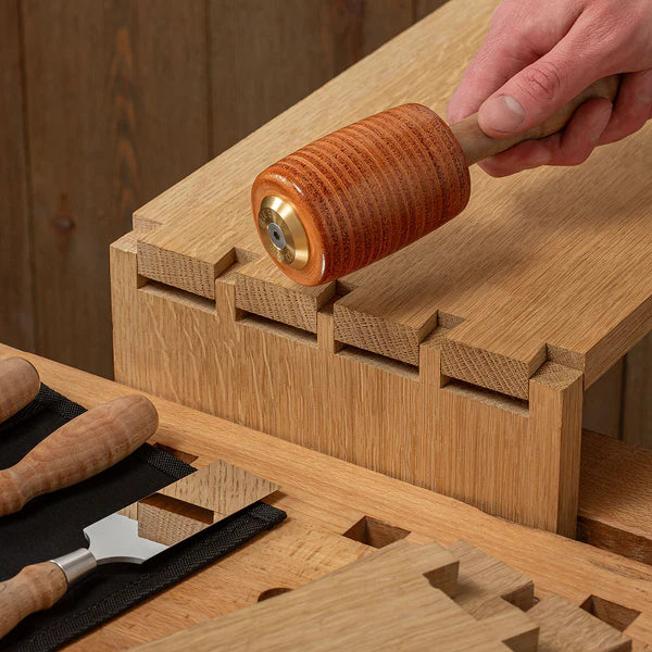 Mazo de montaje, cuero vacuno 100% genuino, mango abeto azul.