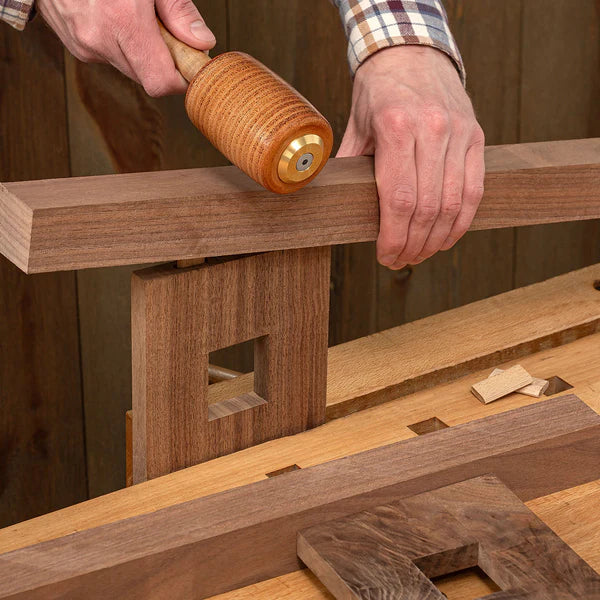 Mazo de montaje, cuero vacuno 100% genuino, mango abeto azul.