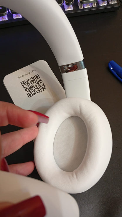 Audífonos Bluetooth Beats Sudio Pro, compatibilidad con Apple y Android.