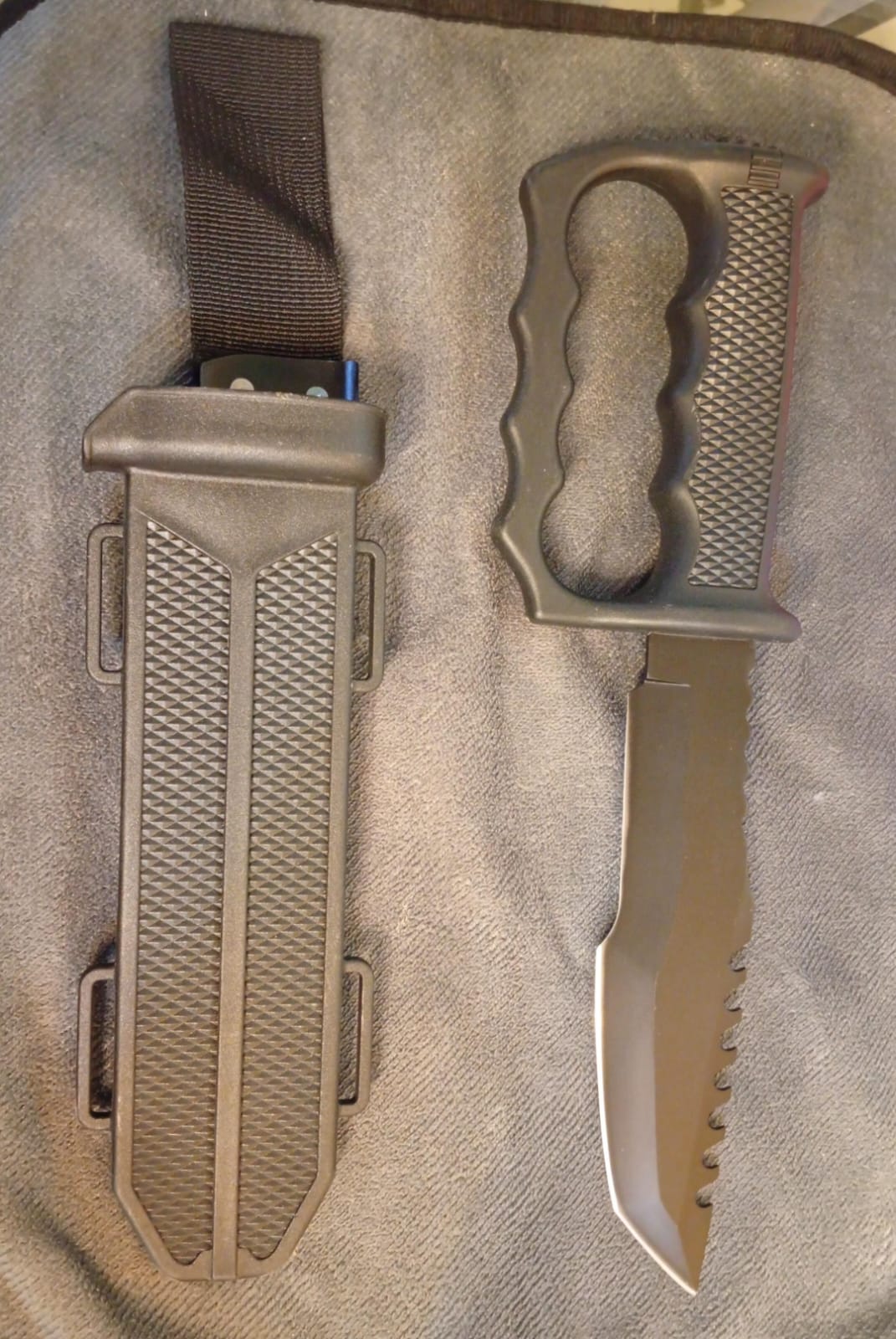 Cuchillo de hoja fija con vaina táctica, iniciador de fuego, rompe vidrio.