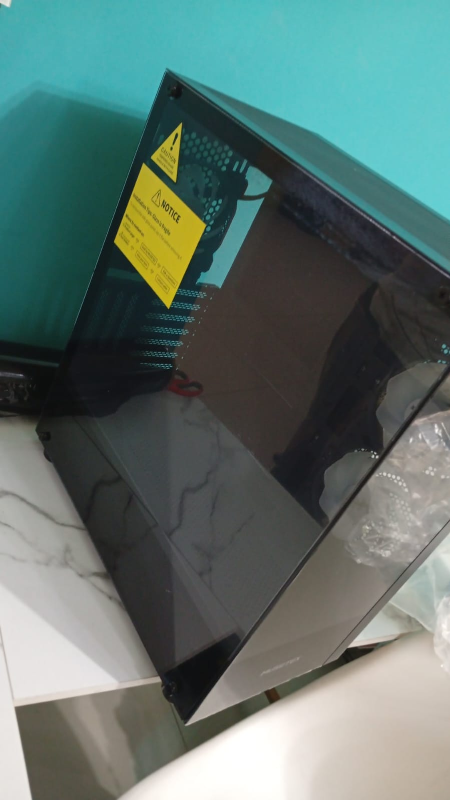 Carcasa p/PC, ventiladores preinstalados, tipo C, torre media, vidrio templado.