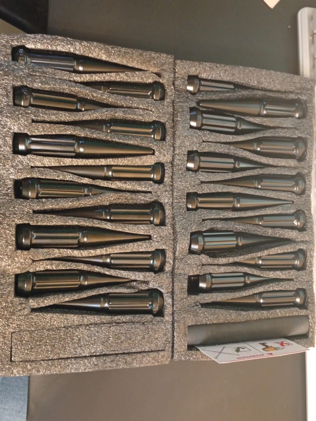 Juego de 24 tuercas de llanta, M14x1.5 con llave, metal sólido.