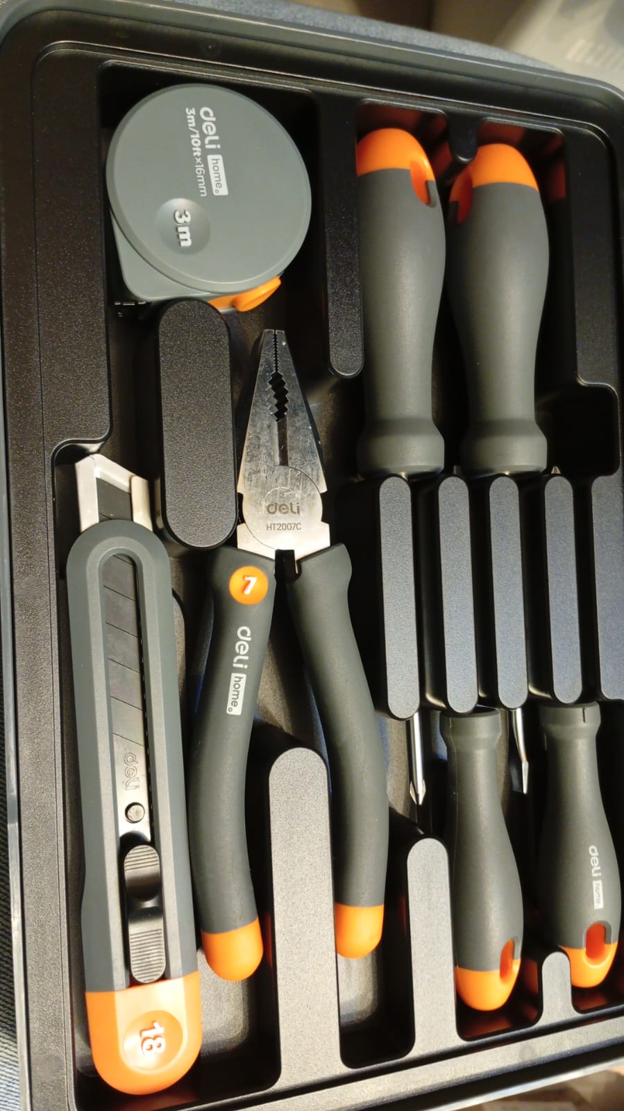 Juego de herramientas de mano, cajas apilables, compacta, Deli.