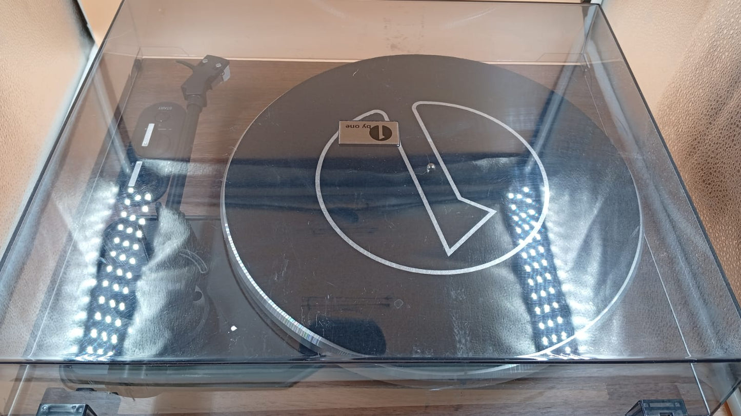 Tocadiscos De Transmisión Por Correa 1 By One, (USADO CON DETALLE).