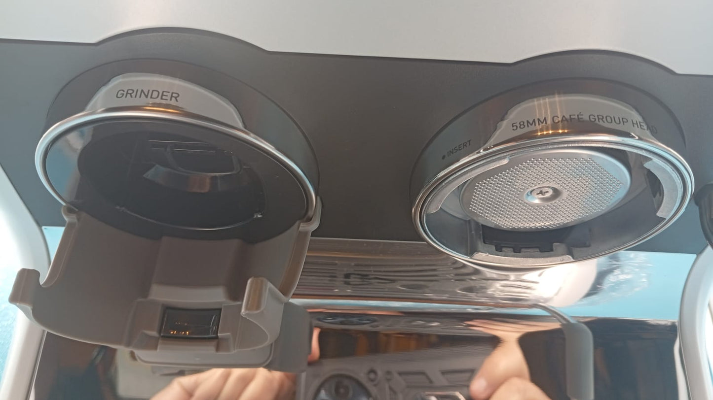 Máquina de café expreso, espumador de leche, capuchino y latte.