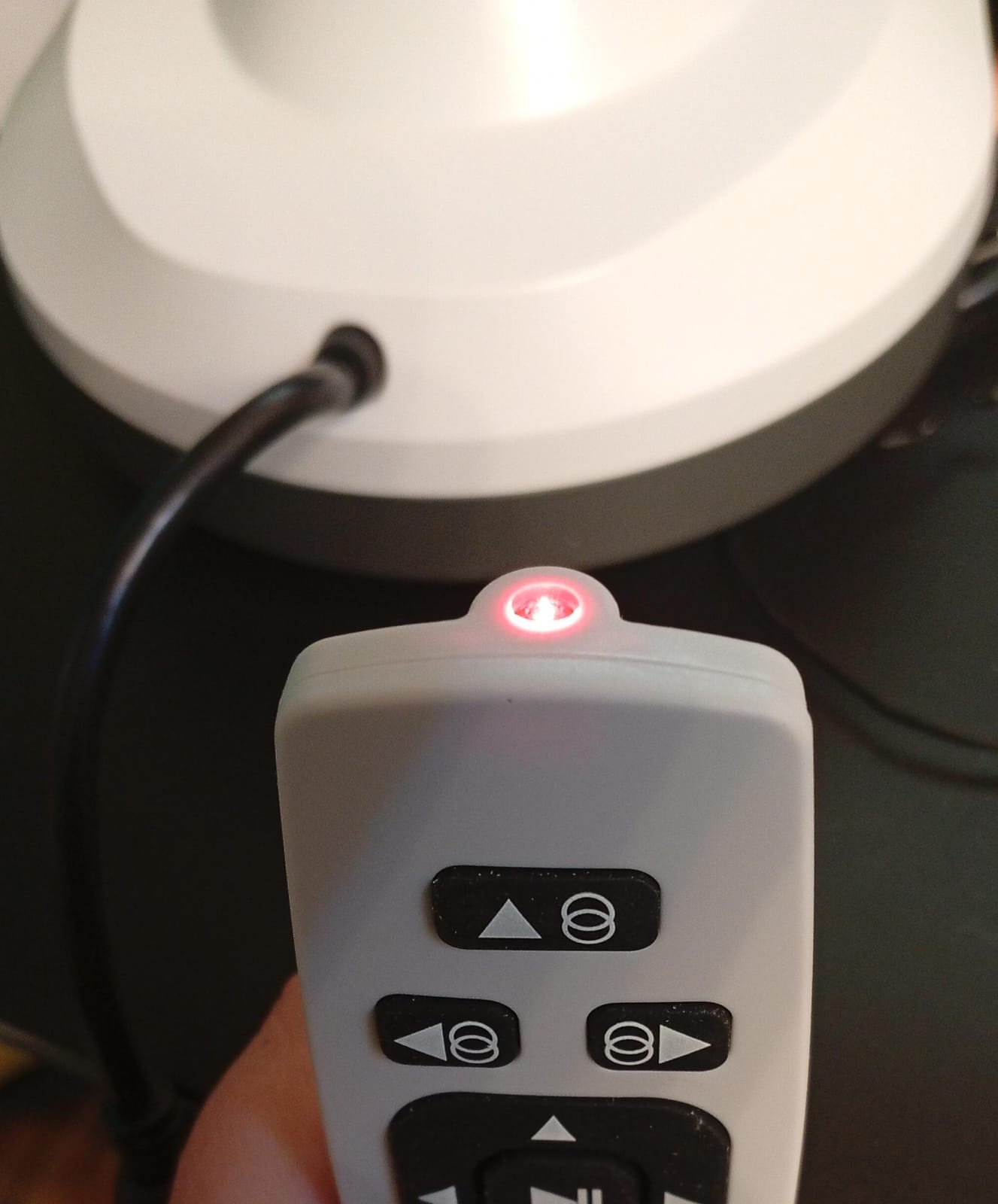 Robot limpiador de ventanas con doble pulverización de agua.(USADO)