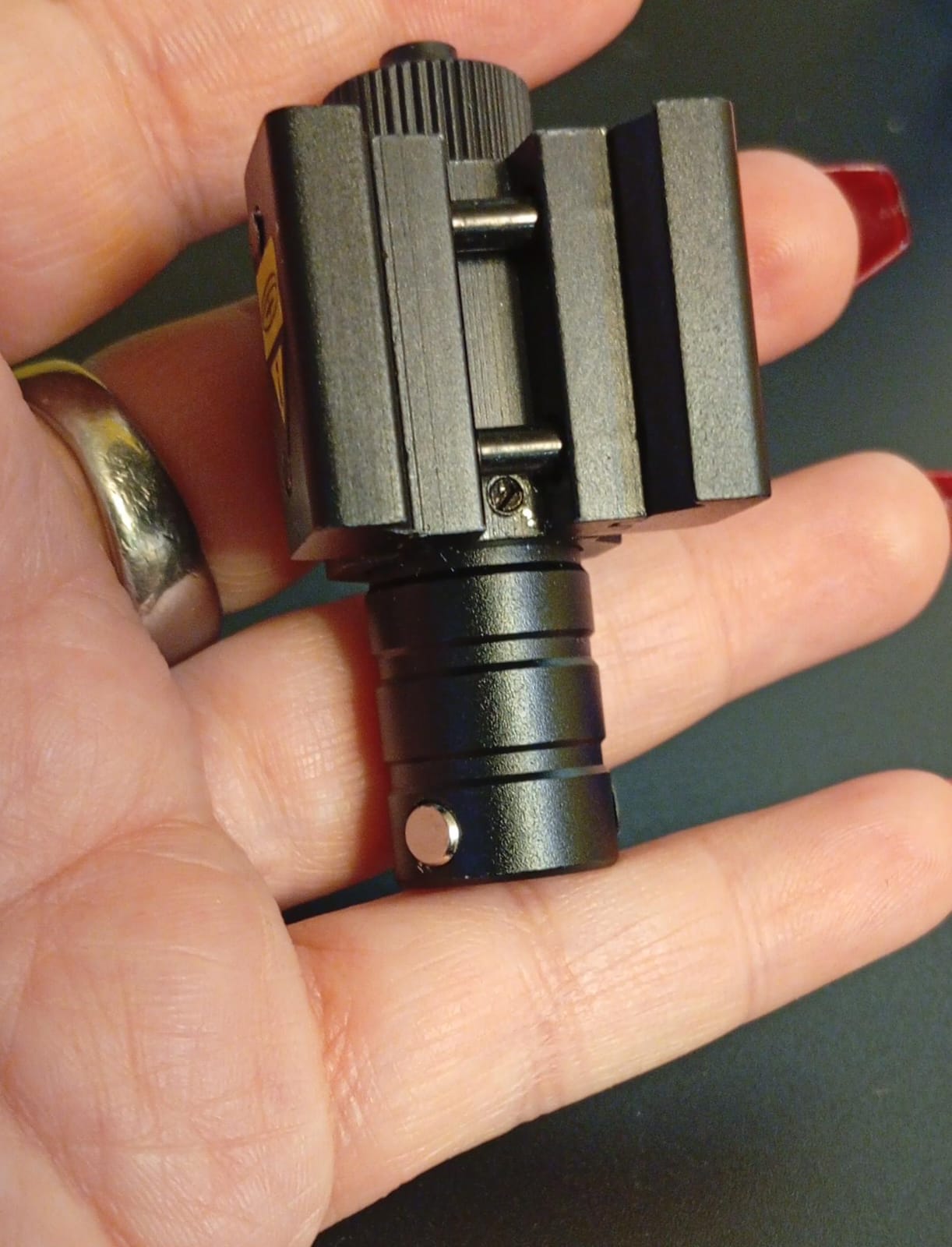 Laser para mira deportiva, tactico, compacto, riel Picatinny. (DETALLE)