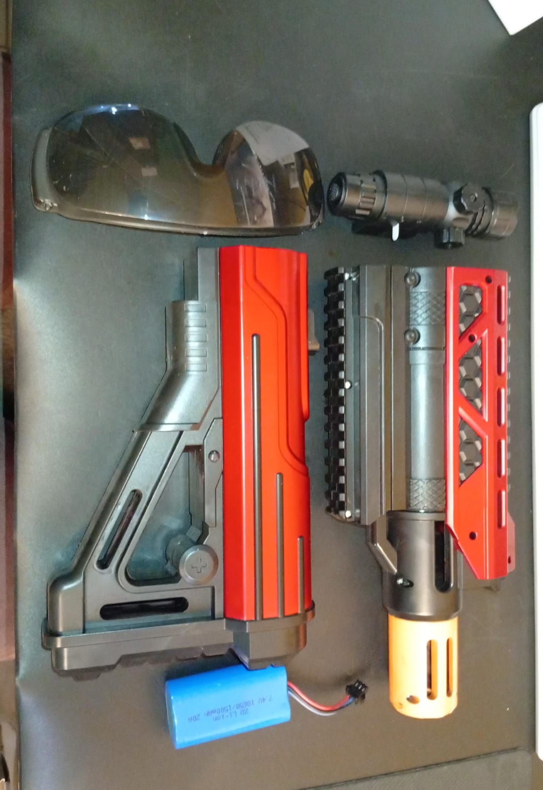 Pistola eléctrica de juguete, balas blandas de alta velocidad. (USADO).