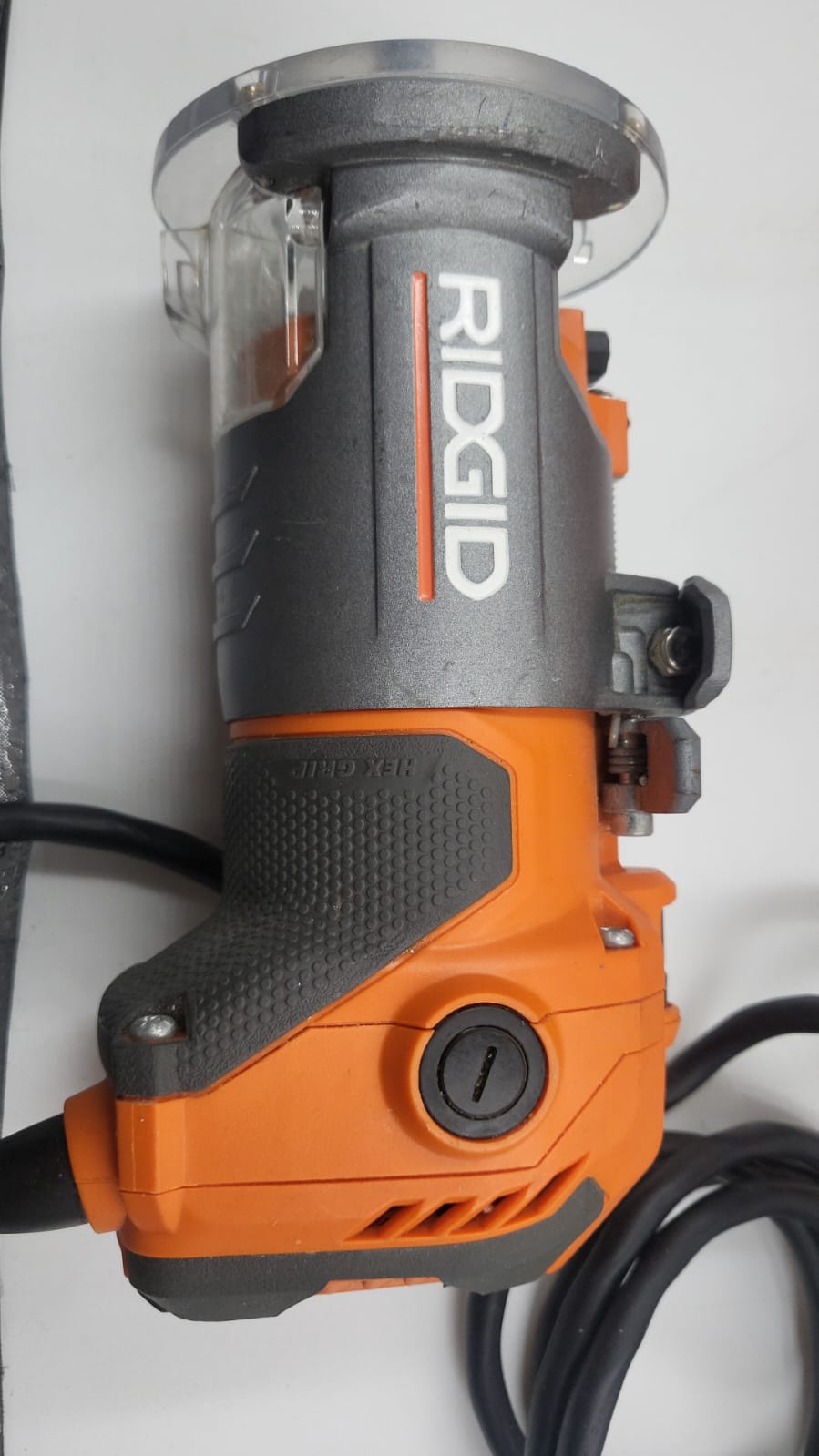 Enrutador compacto con cable 5.5 Amp USADO RIDGID  R24012