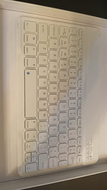 Funda Kenke para iPad de 11", con teclado, Bluetooth, portalápices.(USADO).
