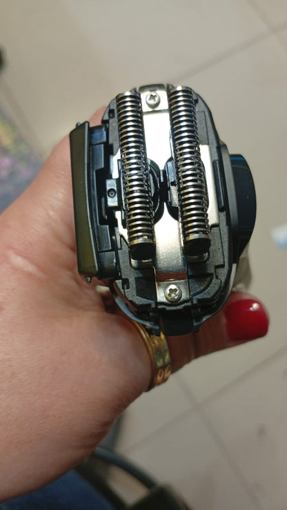 Afeitadora Panasonic, híbrida con 2 accesorios de recorte, sensor-afeitado.