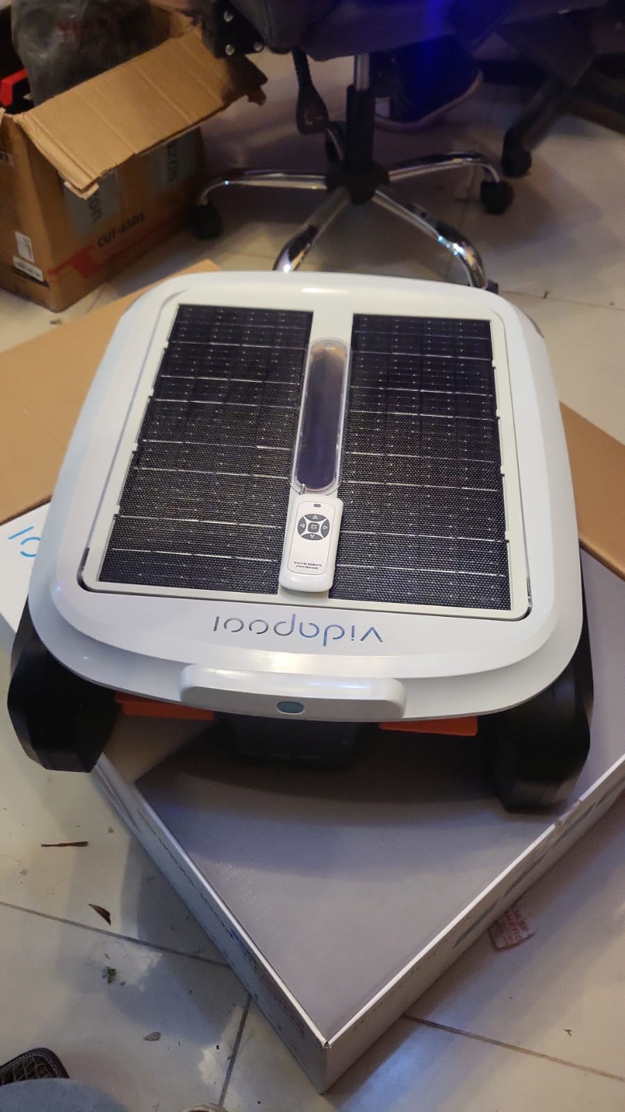 Limpiador automático robótico de piscina con energía solar, VIDAPOOL