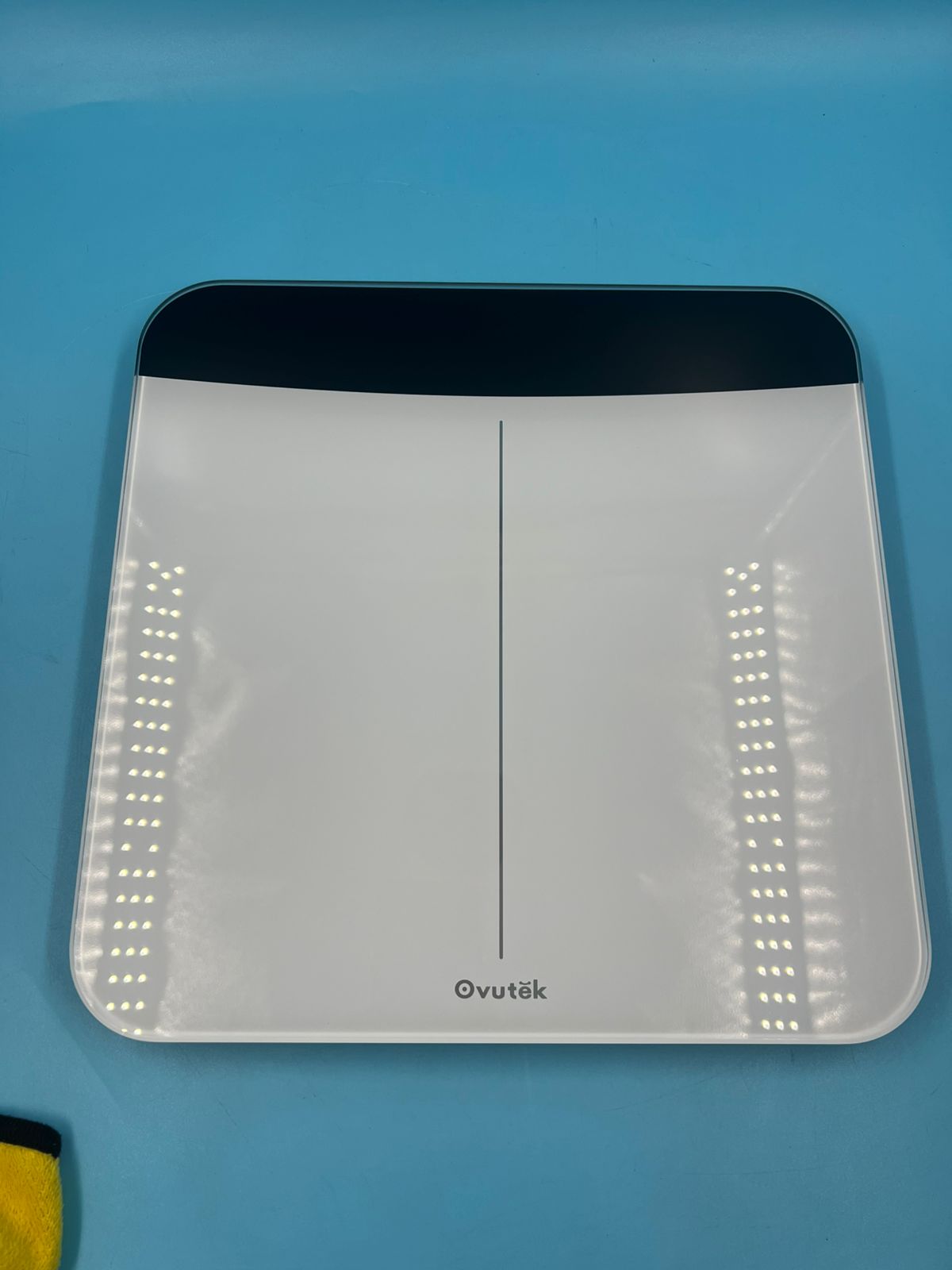 Báscula digital Ovutek de alta precisión para baño con pantalla LED, vidrio templado y capacidad de 180 kg