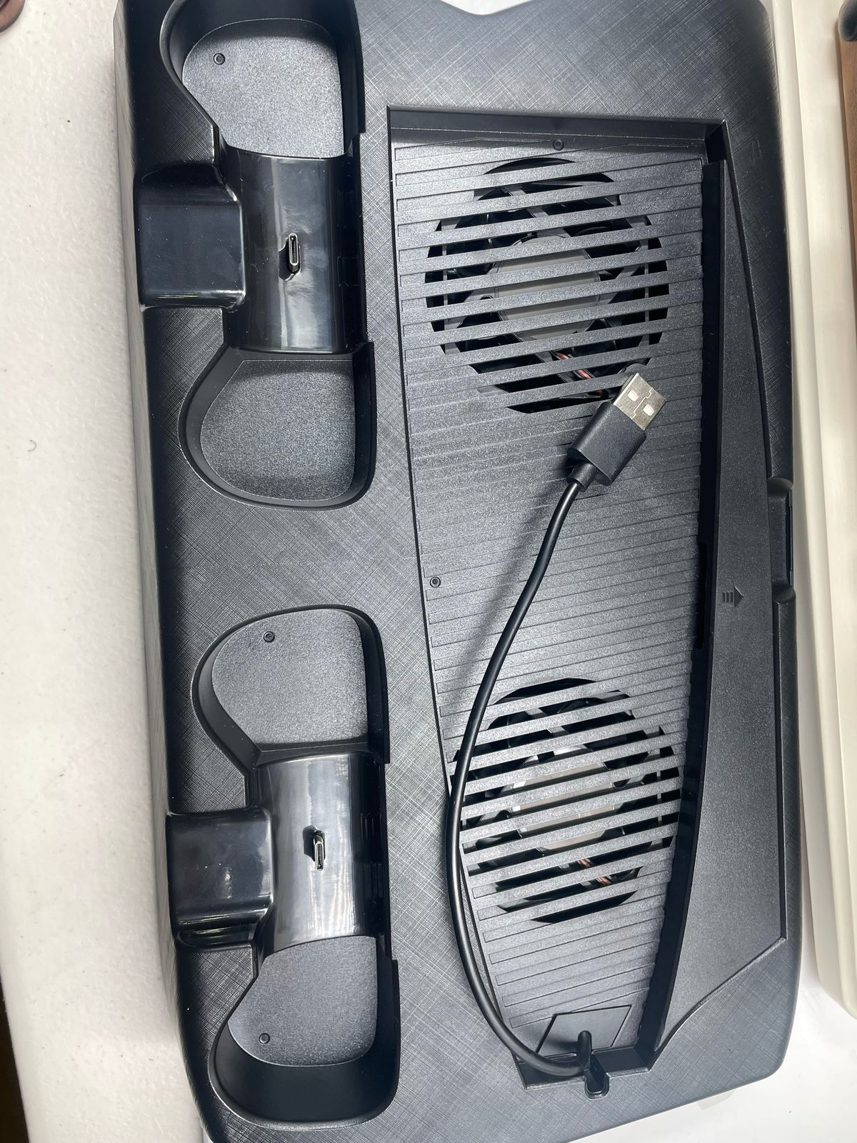 Base de carga para PS5 con ventilador de succión (USADO).