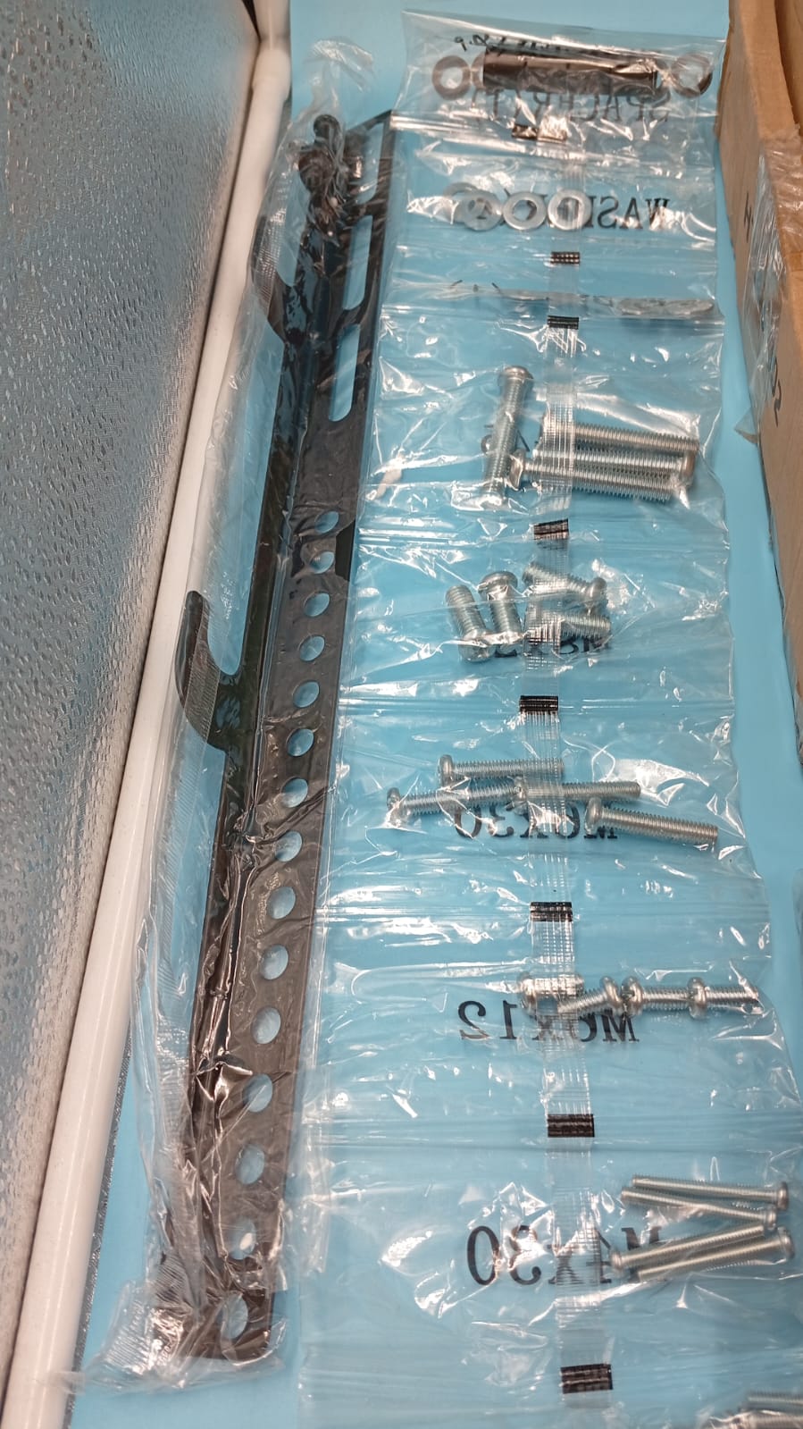 Soporte Universal Giratorio para TV de 32 a 70", Ajustable 4 Niveles.