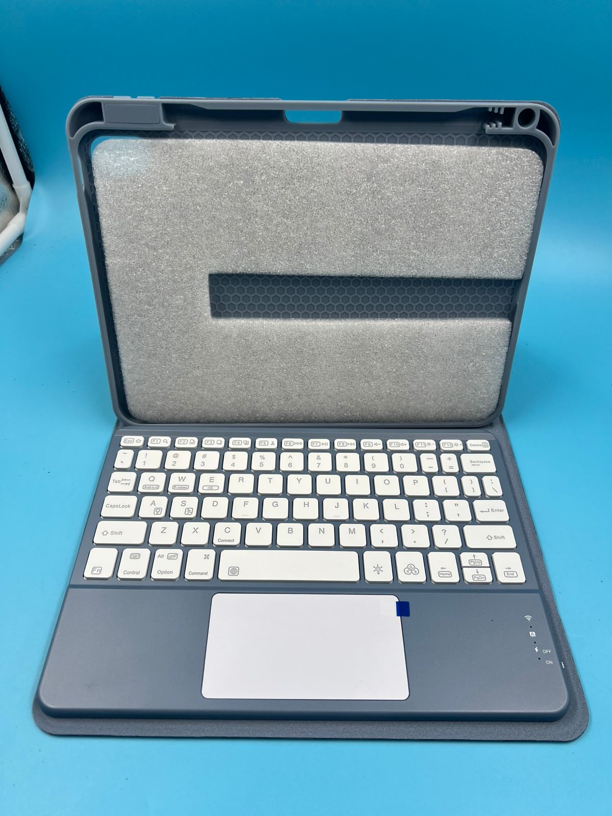 Funda con teclado trackpad iPad de 11ª y 10ª generación (USADO)