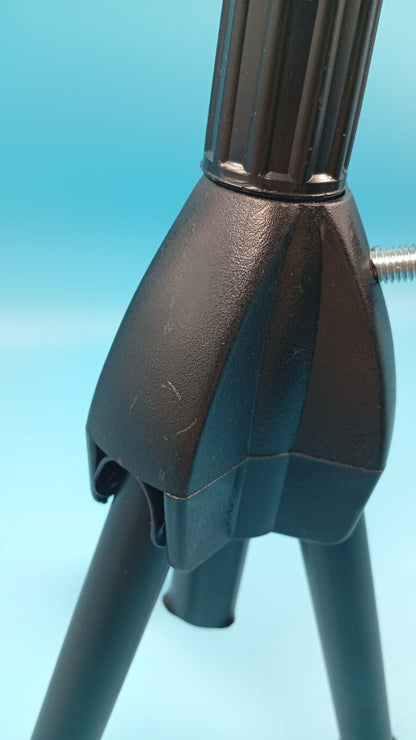 Trípode plegable de bajo perfil para micrófono, Stage Rocker. (DETALLE)