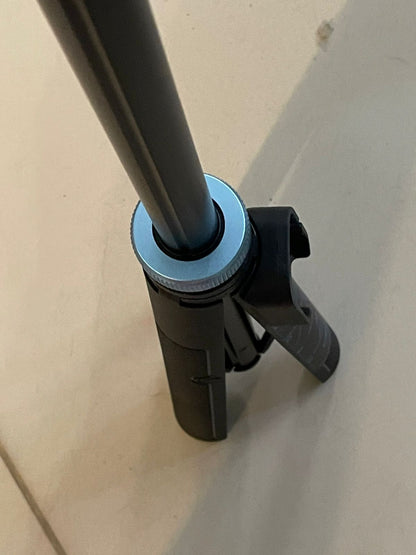 Trípode  KAIESS Selfie de 62 Pulgadas Con Control Remoto.