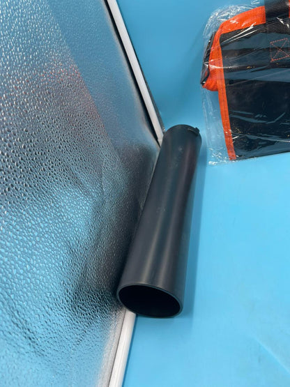 Soplador de hojas inalámbrico KOMAX, tubo soplador y 2 baterías.
