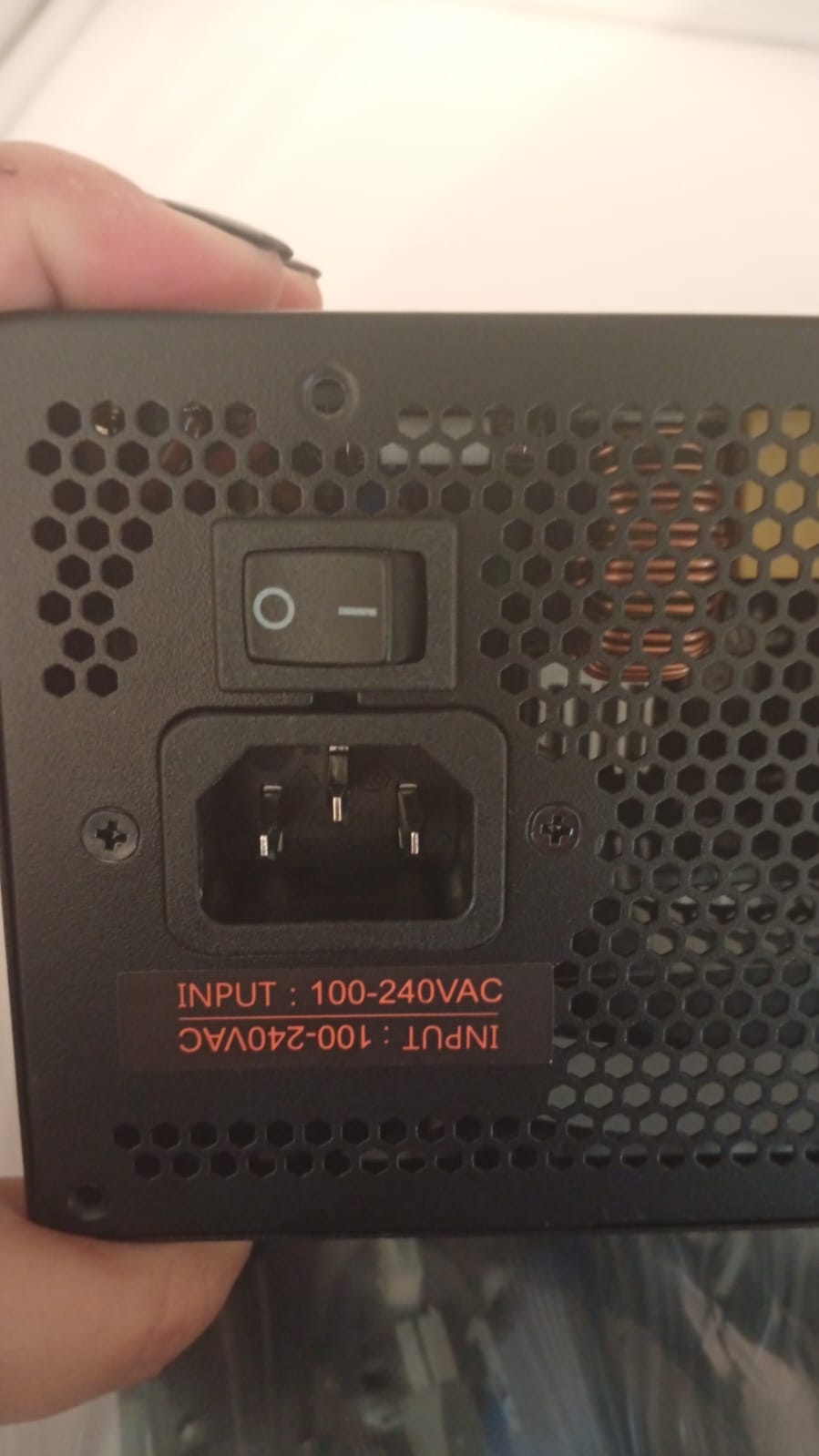 Fuente de alimentación de 850V, para computadoras gaming y ATX.