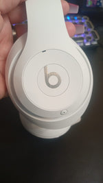 Audífonos Bluetooth Beats Sudio Pro, compatibilidad con Apple y Android.