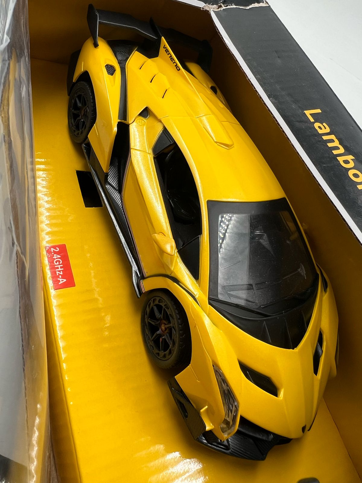 Lamborghini de juguete escala 1:24 (USADO)