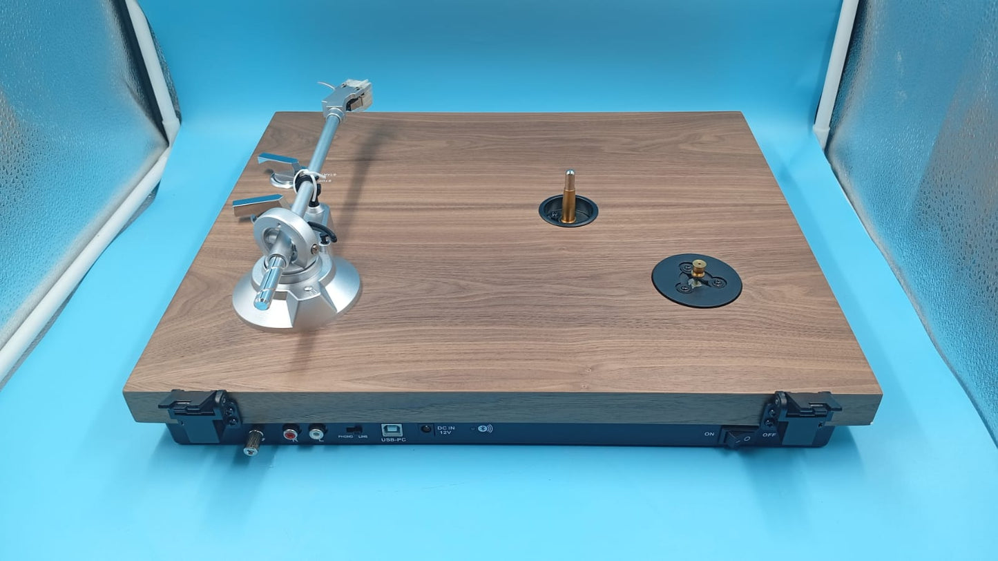 Reproductor de discos, transmisión por correa, 33-45 rpm.