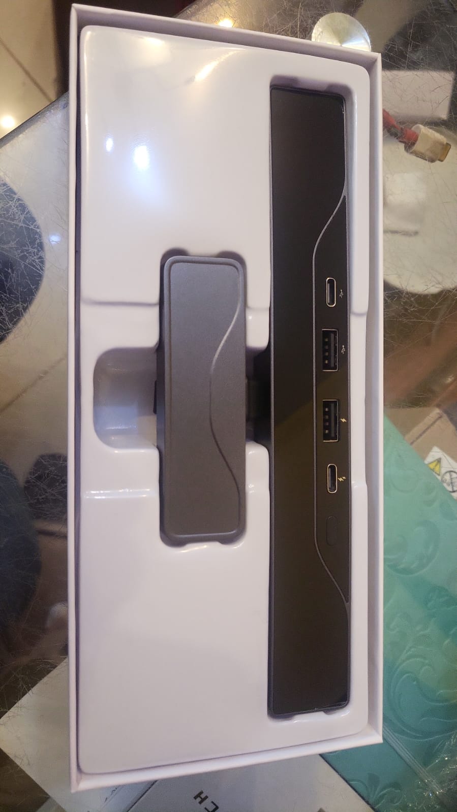 Model y Hub USB con Tesla Ambient Lighting Modelo 3 consola central. USADO