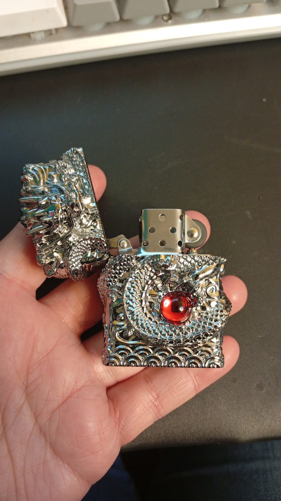 Encendedor de dragón, portátil y reutilizable, color plata.