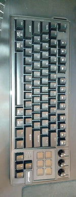 Teclado Cableado K1 Pro, para juegos y streaming con pantalla y perillas.