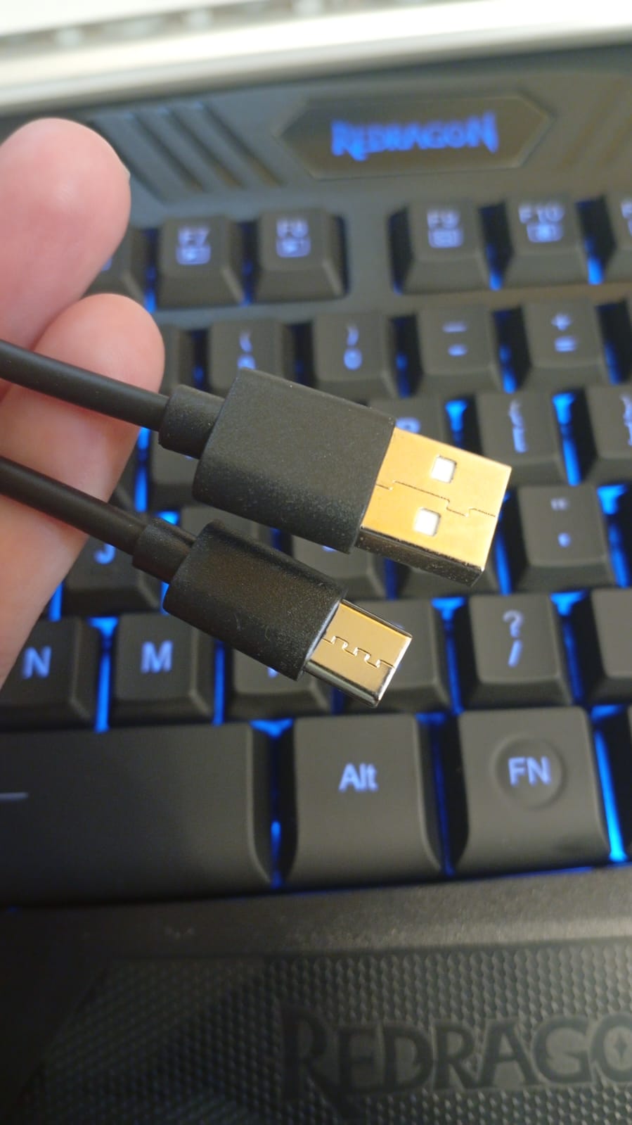 Teclado y mouse inalámbrico para juegos , RGB, Redragon (USADO).