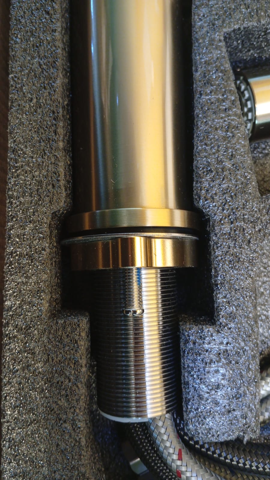 Grifo de cocina con rociador extraíble, oro cepillado, 1 o 3 ags.