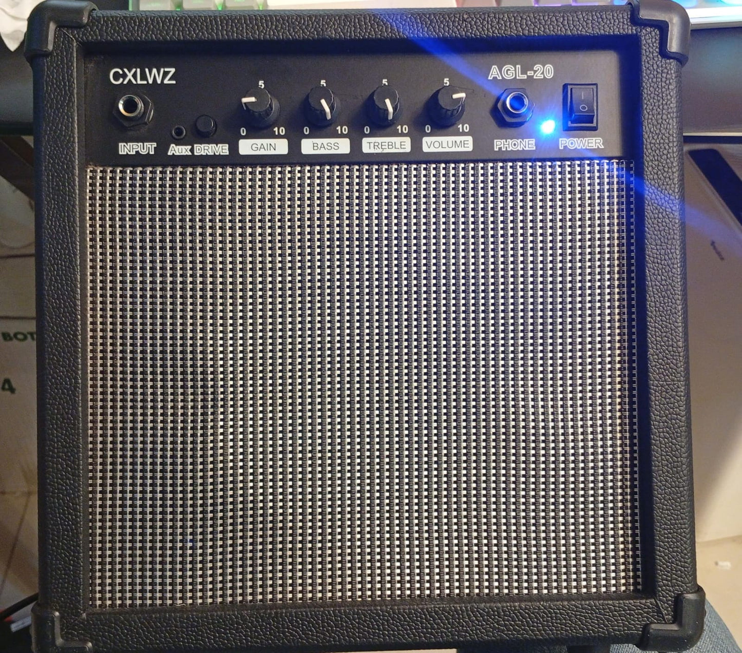 Amplificador de guitarra eléctrica de 20 W, portátil,(USADO).