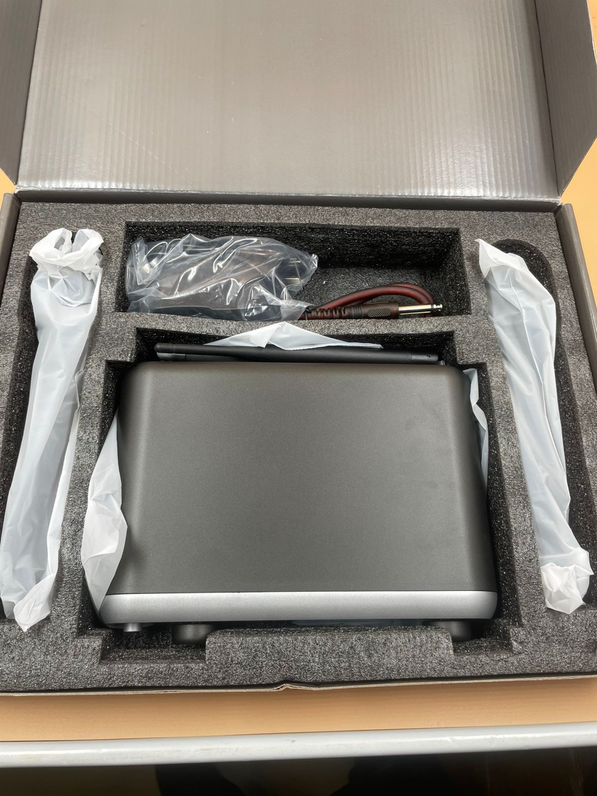 MICRÓFONOS INALÁMBRICOS PROFESIONALES HUNSON B8.