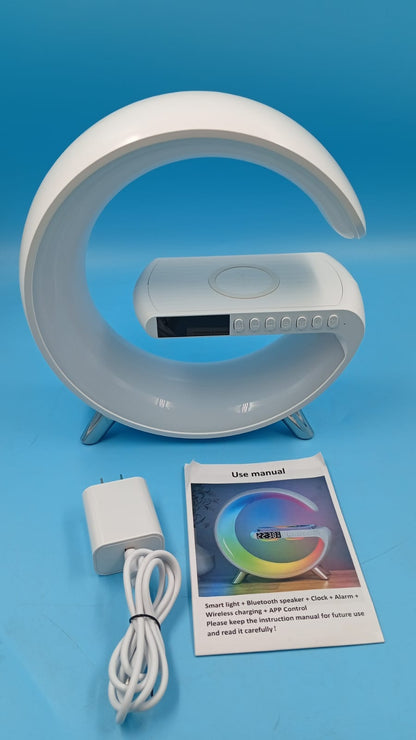 Lámpara de mesa, luz LED RGB, con cargador inalámbrico MagSafe.