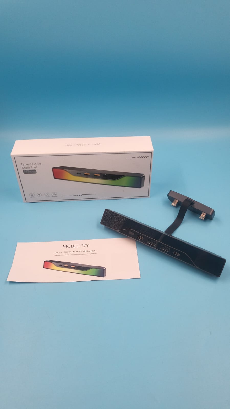 Model y Hub USB con Tesla Ambient Lighting Modelo 3 consola central. USADO