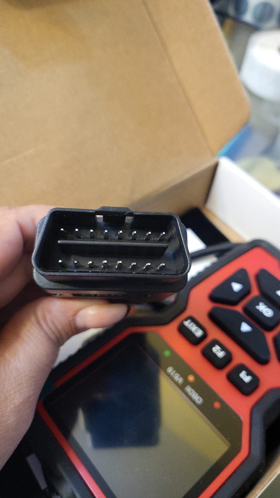 Escáner OBD2 para auto, lector de código automático V519.