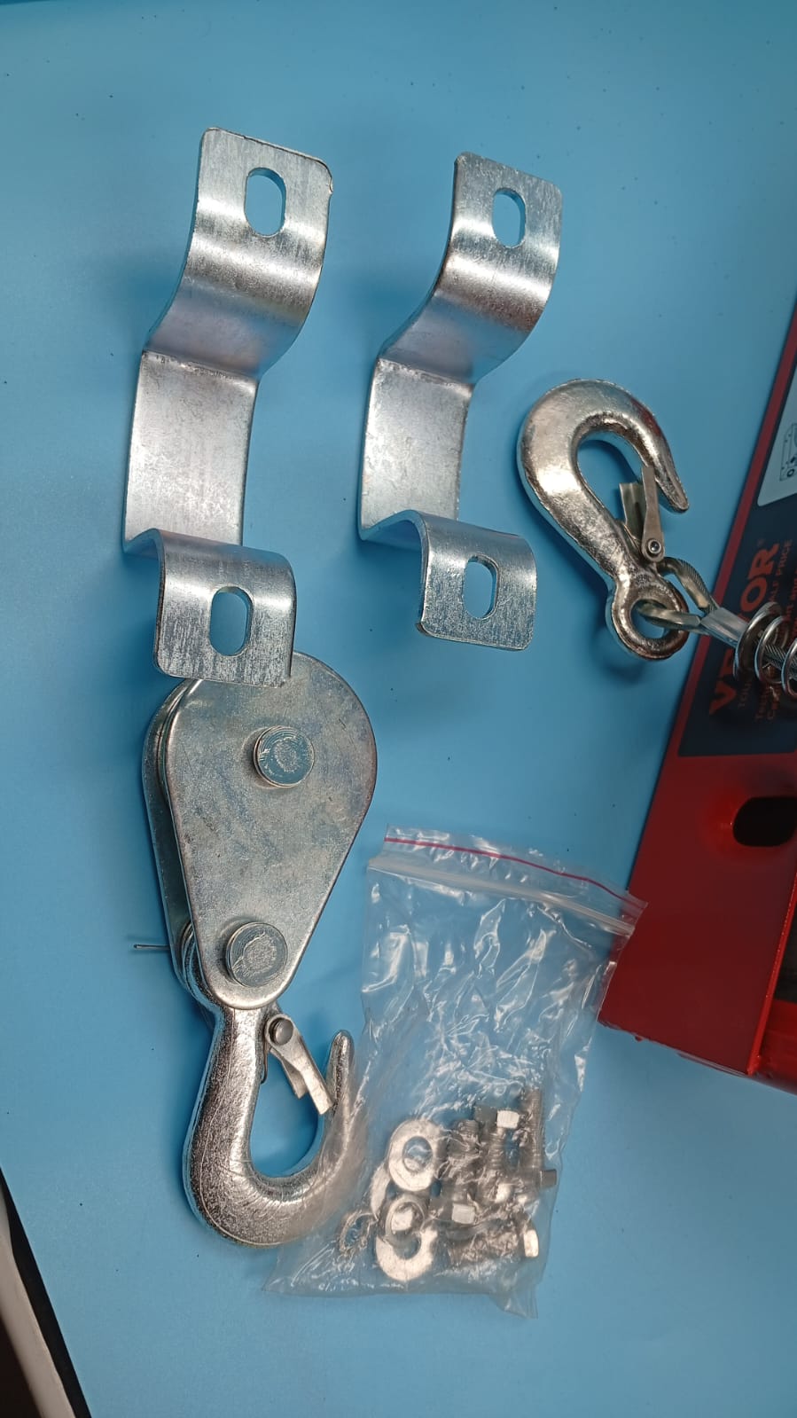 Polipasto eléctrico con control remoto, VEVOR, 440 lbs. 110 V.