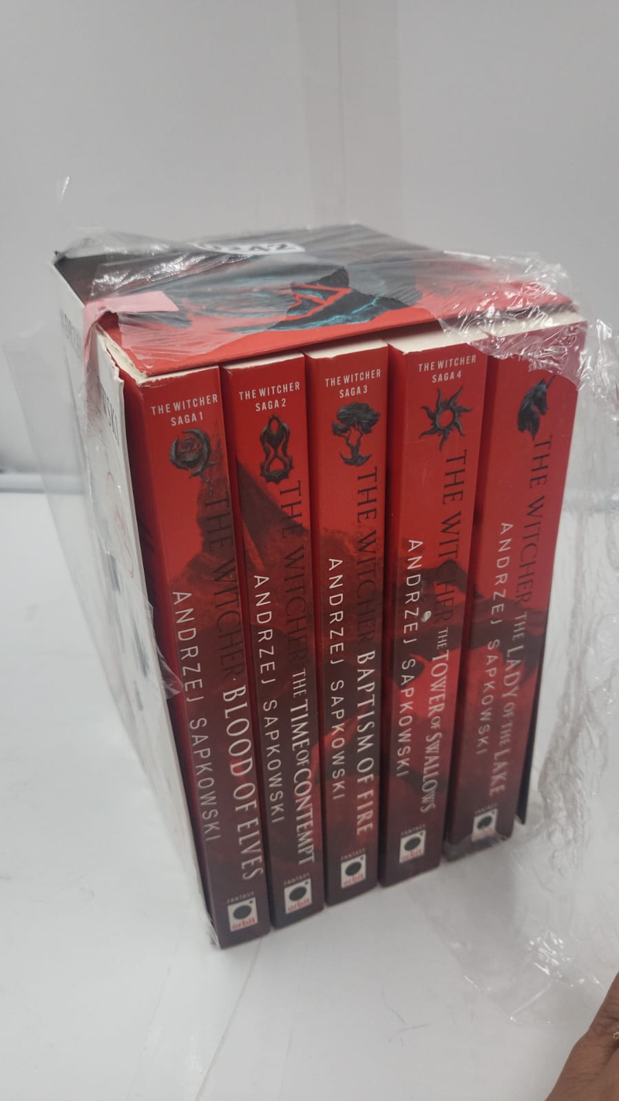 Caja de The Witcher: Sangre de Elfos, El Tiempo del Desprecio, Bautismo de Fuego, La Torre de las Golondrinas, La Dama del Lago.