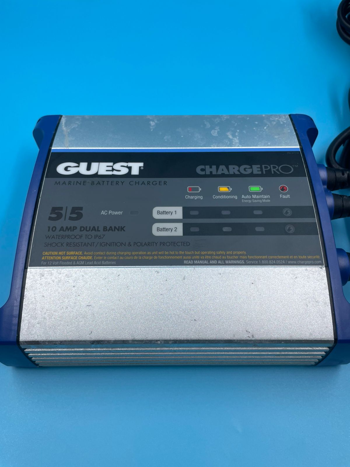 Guest 2711A - Cargador de baterías para navegacion.(usado)