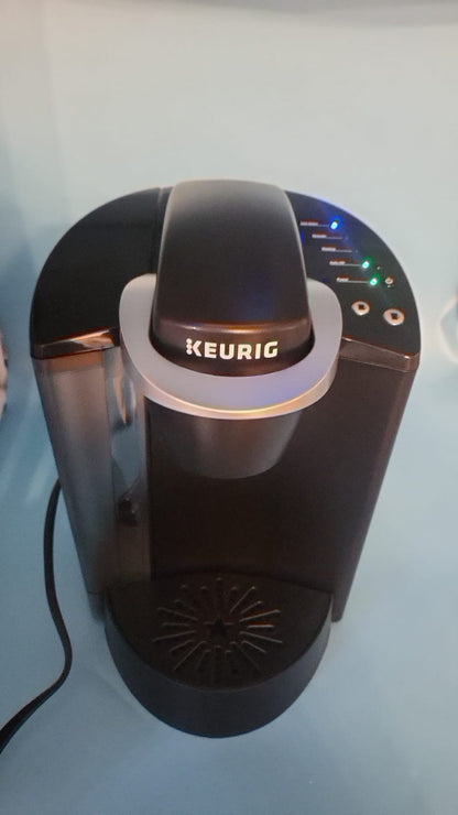 Cafetera Keurig K50 Brewer, tamaño cervecero. USADO