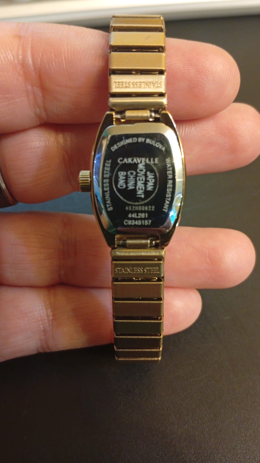 Reloj para mujer, banda de expansión, Caravelle by Bulova.(USADO)