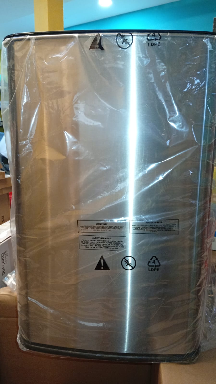 Basurero automático de 13 galones, Acero inoxidable, Insignia.(USADO).