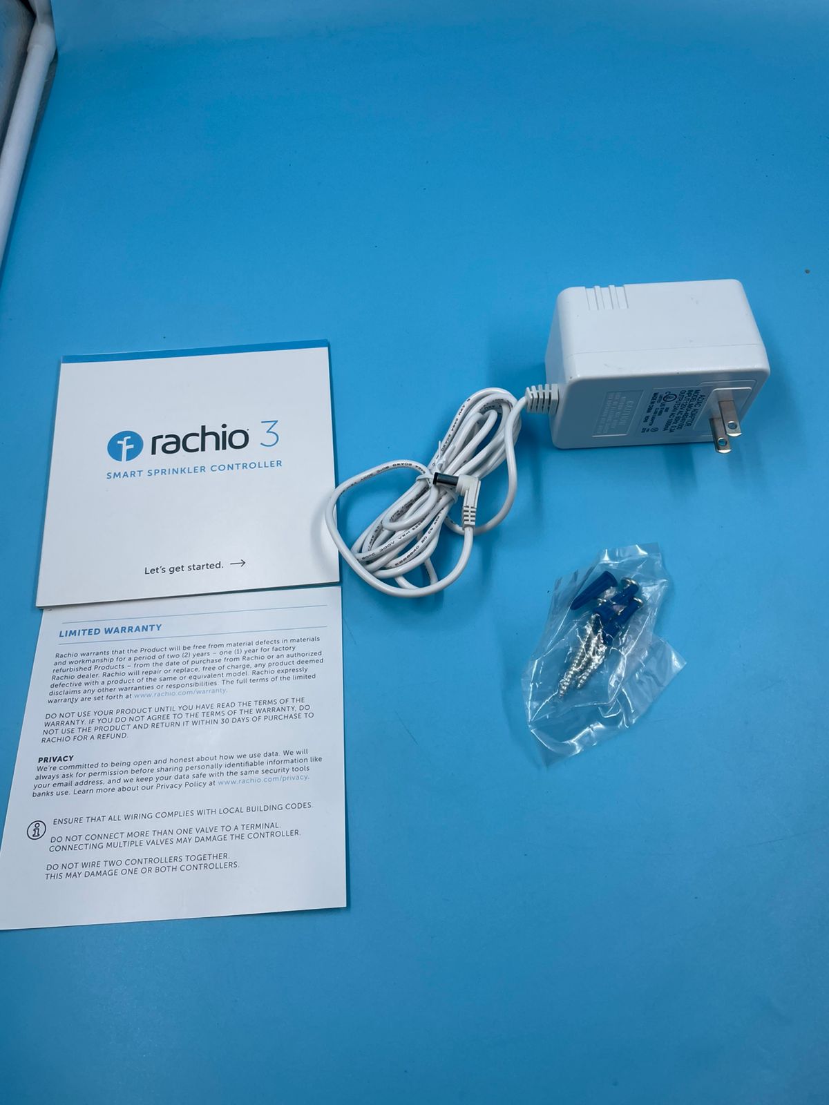 Rachio Controlador de rociadores, 16 zonas, blanco.