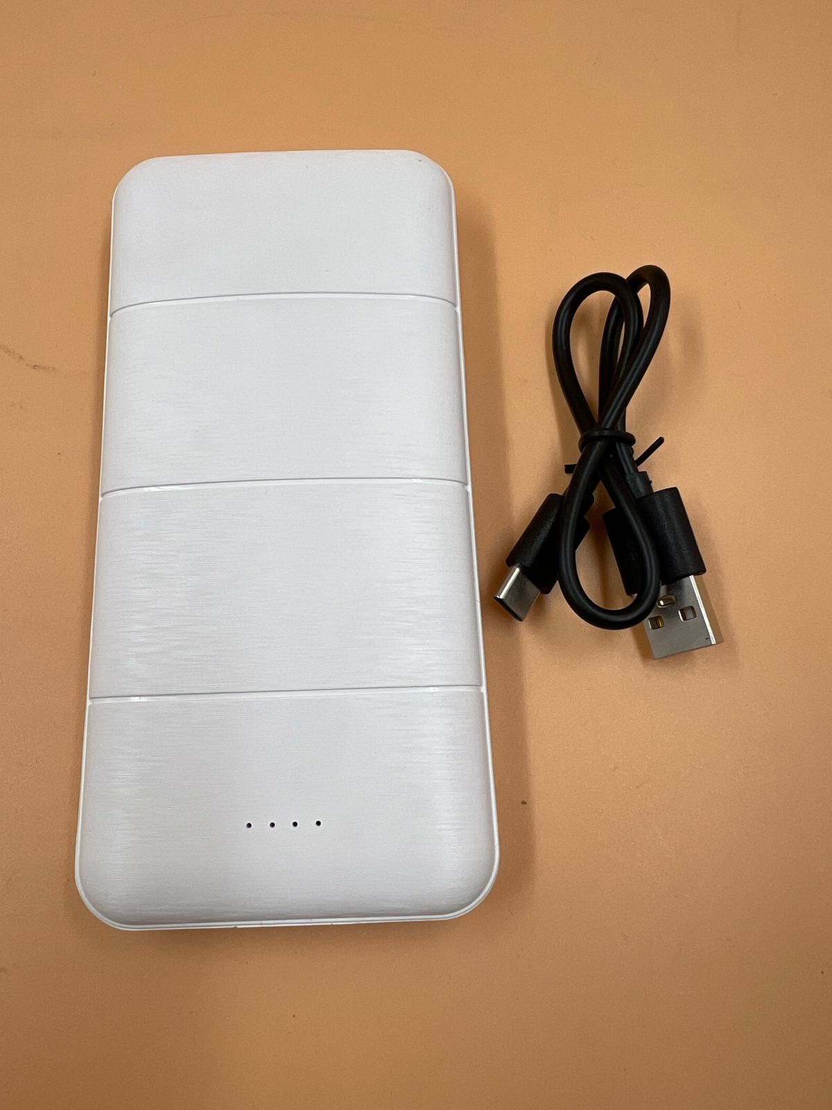 Cargador portátil color blanco intenso (USADO)