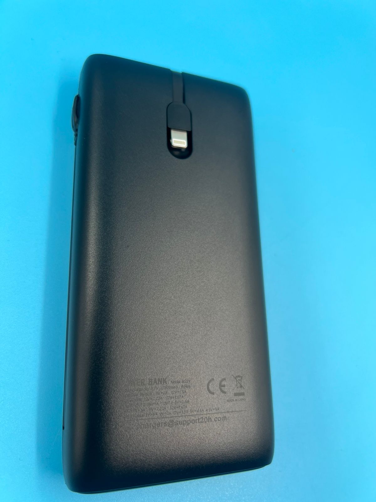 Batería externa Powerbank de 26800 mAh cables integrados (USADO)