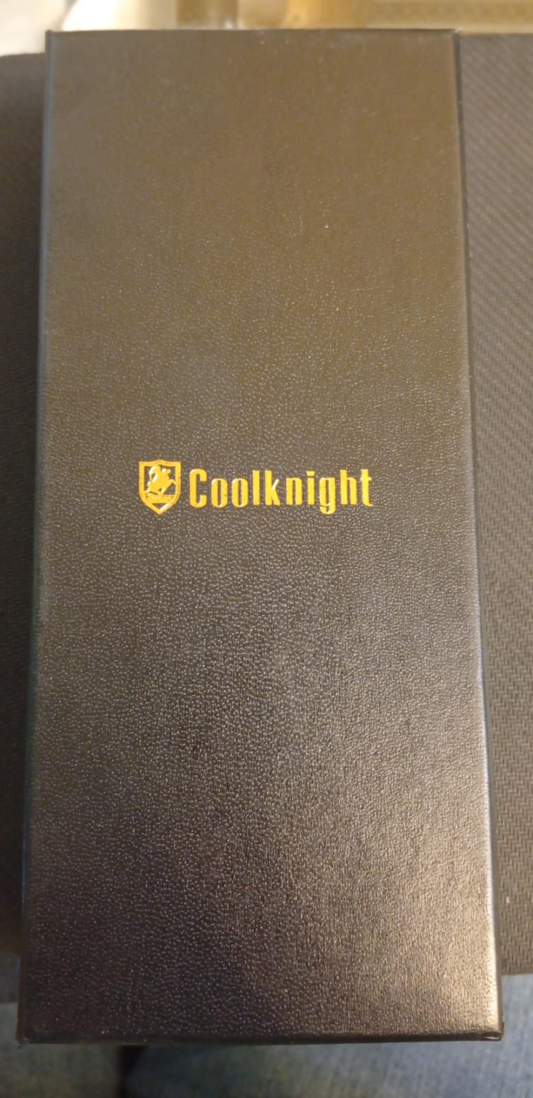 Cool Knight Estuche de Cuero para cigarros, Forro Madera de Cedro.